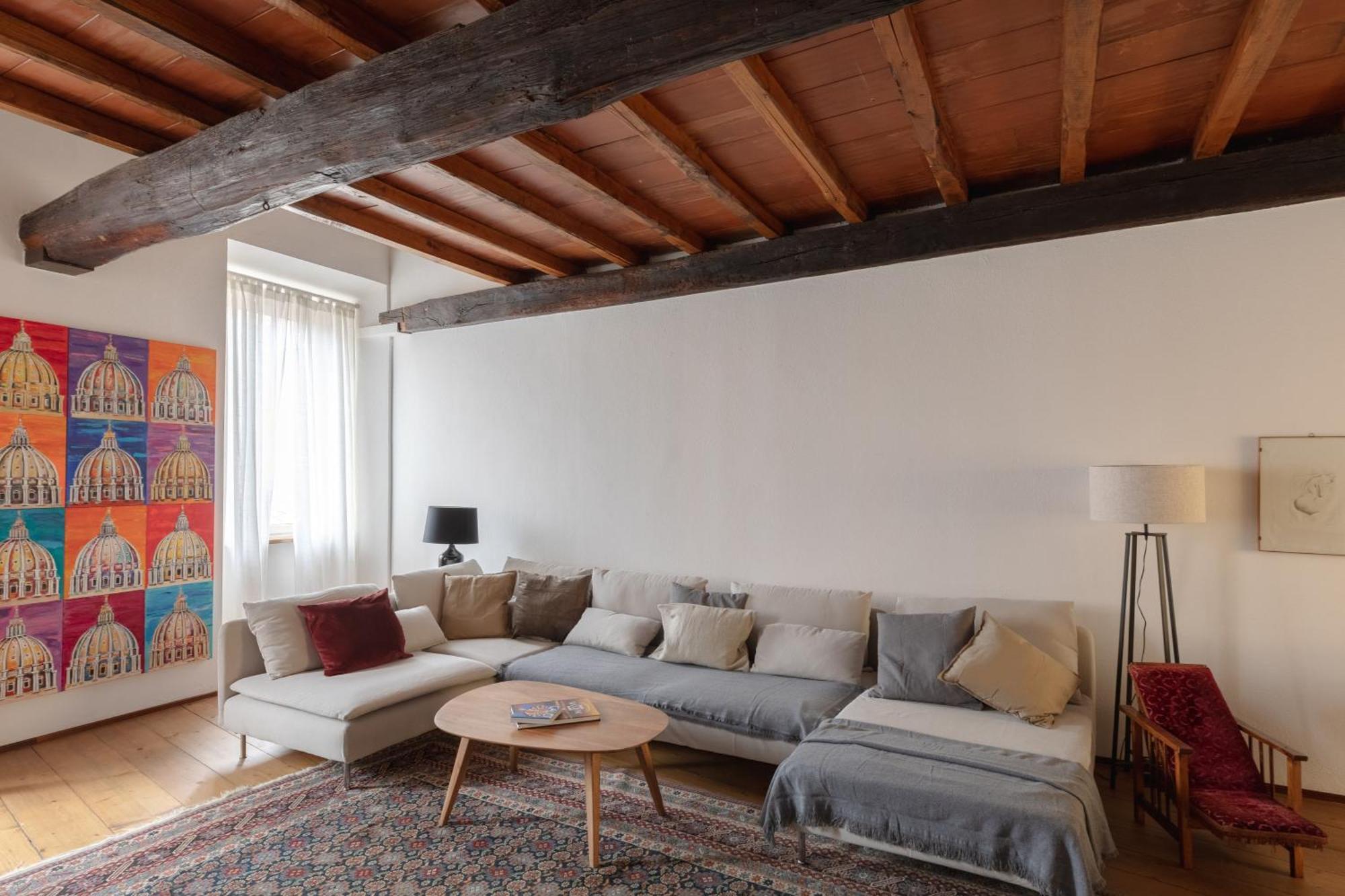 Classic And Chic In Trastevere Appartement